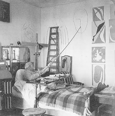 Henri Matisse drawing in bed